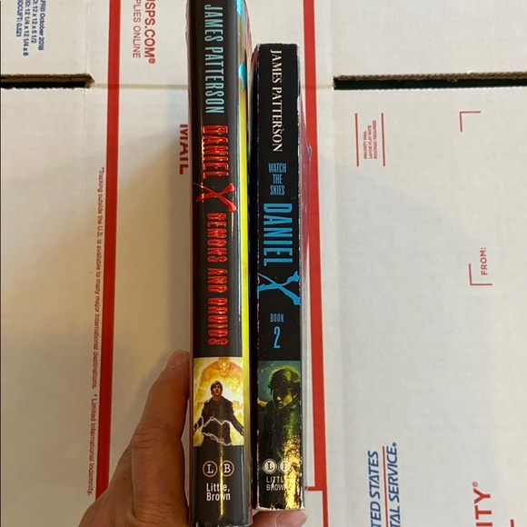 2 DANIEL X Books James Patterson #1 and #2 Aliens - Picture 10 of 11